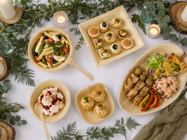 Palmleaf dinnerware